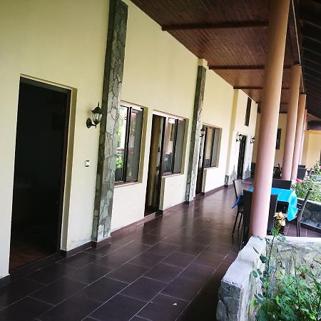 Pensiunea Ramona Carpinisu Ngoại thất bức ảnh